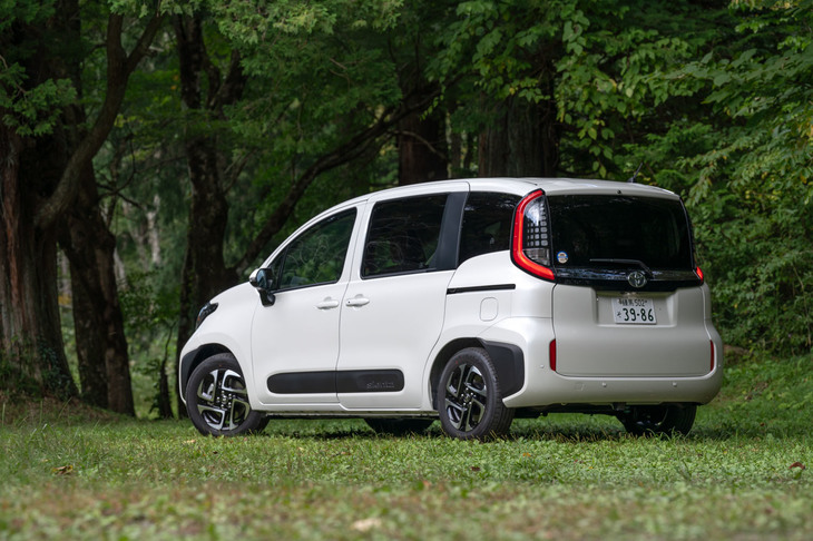 2022年8月に発売された3代目「トヨタ・シエンタ」。「シカクマル」をコンセプトにしたデザインや、全面刷新されたプラットフォームなど、全身これ見どころといったクルマとなっている。