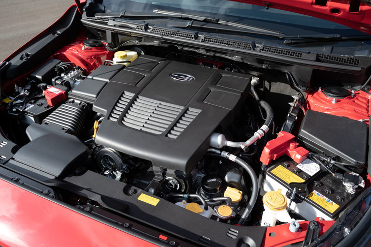 パワーユニットは「XV」のハイブリッドモデルと同じく、FB型2リッター水平対向4気筒エンジンとチェーン式CVT、最高出力10kWの電動アシスト機構の組み合わせ。各部に振動・騒音を抑える改良が加えられた。