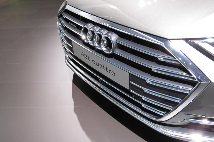 アウディA8 L（フロントグリル）