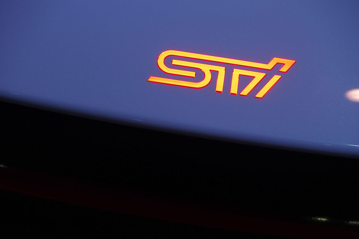 スバルSTI E-RAコンセプト（エンブレム）