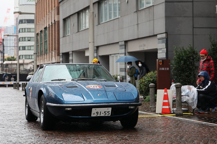 PC競技中の1971年「マセラティ・インディ」。初代「ギブリ」の4シーター版ともいえる最高級グランツーリスモ。