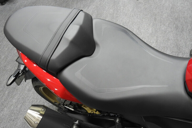 トライアンフ・トライデント800