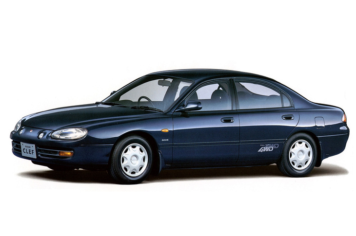 1992年「オートザム・クレフ」。軽を含むコンパクトカー中心のオートザム店のフラッグシップで、グリルレスのマスクが特徴といえば特徴。