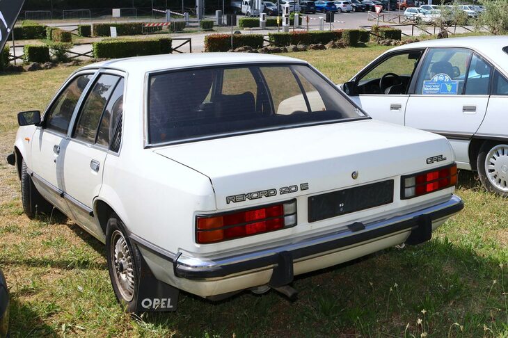 ジュリオさんの「レコルトE」は、当時最もハイパワーな2リッター110PS仕様。