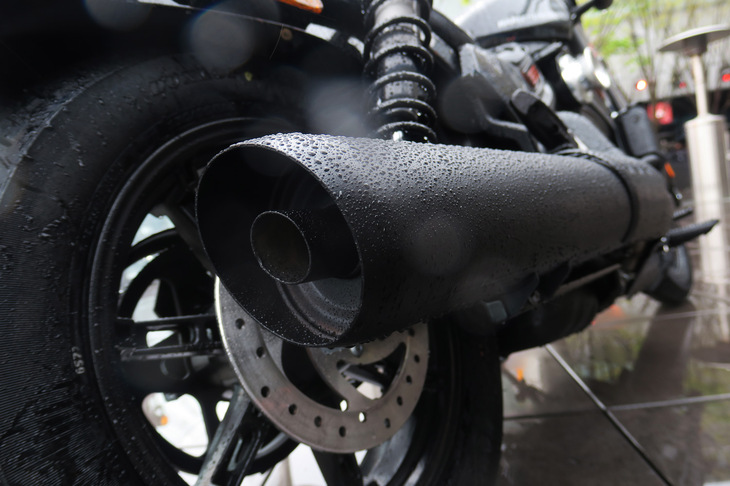 ハーレーダビッドソン・ナイトスター（マフラー）