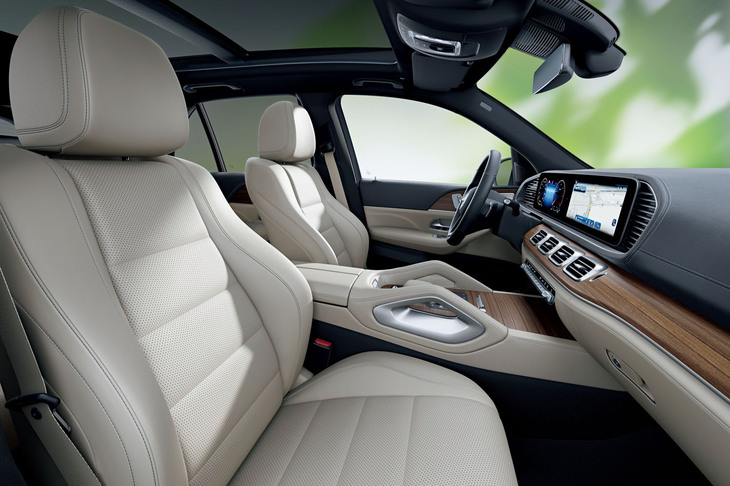 「GLE450d 4MATICスポーツ コア」のシート。表皮には「レザーARTICO」が採用される（日本仕様は右ハンドル）。