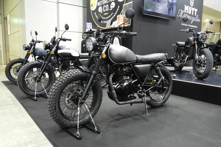 「東京モーターサイクルショー2024」の会場より、マットモーターサイクルズのブースの様子。