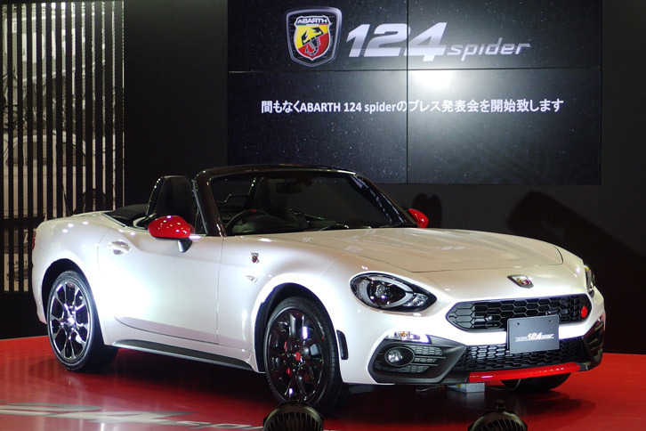 「アバルト124スパイダー」
