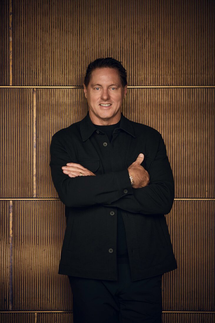 ゴードン・ワグナー（1968年～）　
	1997年にダイムラー・ベンツ（当時）に入社し、2008年にデザイン部門の責任者に就任。長年にわたりメルセデス・ベンツのデザイン開発を主導してきた。2026年1月31日付で退任。後任は、元AMGデザイン責任者のバスティアン・バウディ氏。