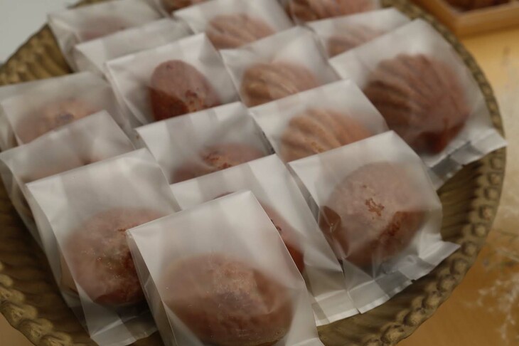 日産マーチ パティシエ コンセプト（荷室内に置かれるスイーツ）