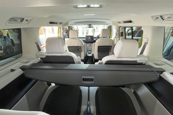 室内最後部から見た「ID. Buzzプロ」のキャビン。