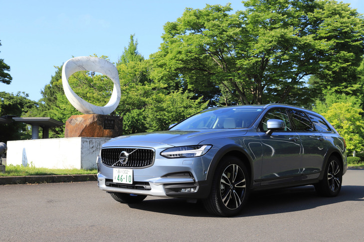 ボルボV90クロスカントリーD4 AWDサマム