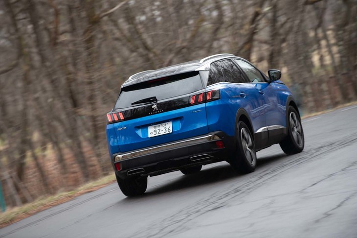 駆動用バッテリーの容量は13.2kWh。満充電からであれば64km（WLTCモード）のEV走行が可能。