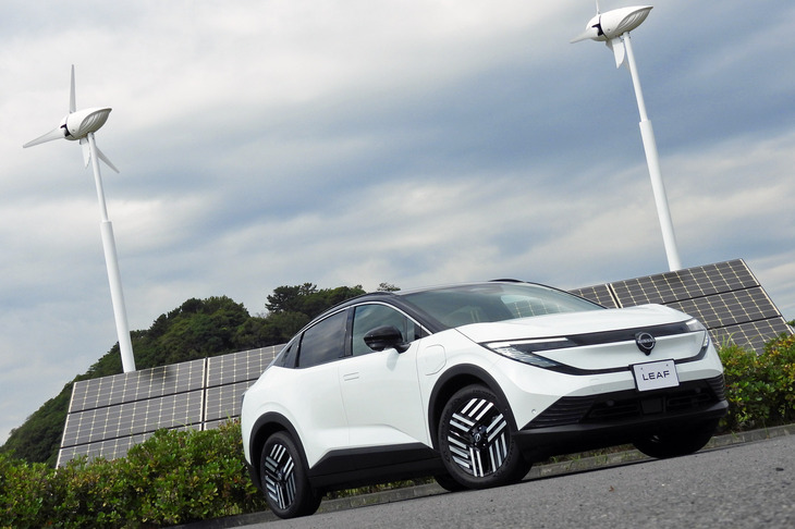 容量78kWhのバッテリーを搭載する最新世代の「日産リーフB7 X」は、WLTCモードで702kmの一充電走行距離を誇る。バッテリー容量がより小さい55kWhの「B5」グレードの同値は469～521kmとなっている。