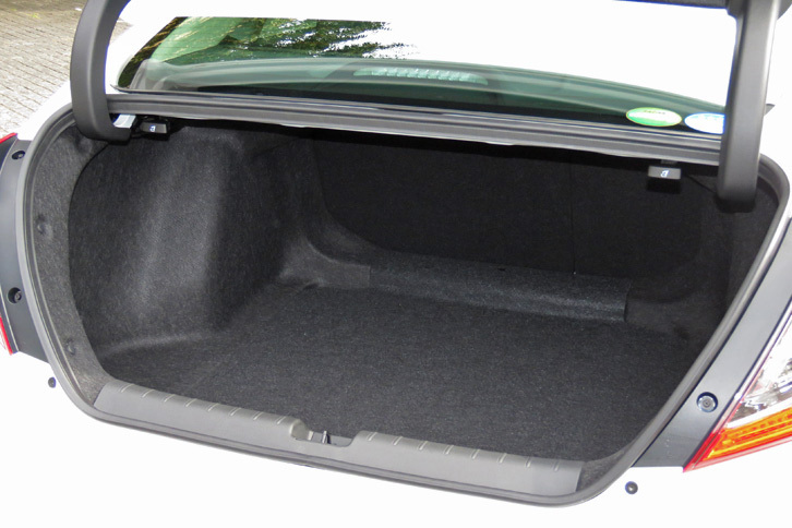 ホンダ・シビックセダン（トランクルーム）