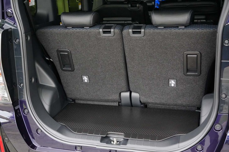 荷室の機能向上も見逃せないポイントだ。