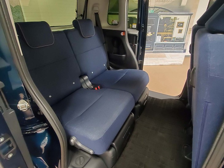 ダイハツ・ムーヴ キャンバス セオリー（後席）