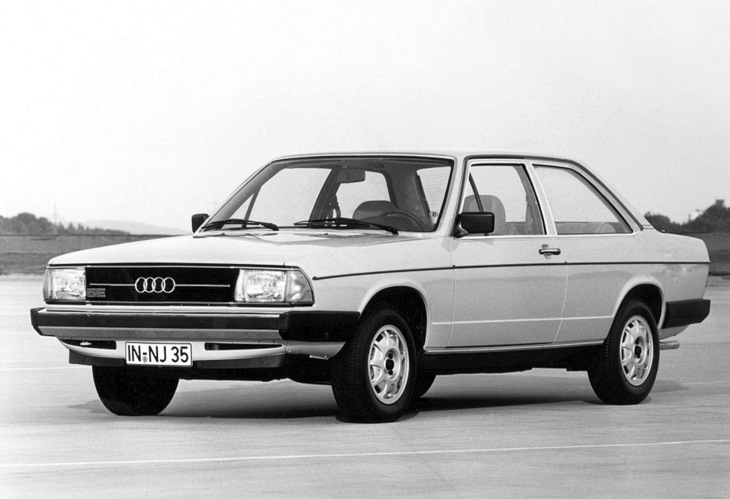 1976年に登場した2代目「アウディ100 2ドア」。全長4.7m弱のボディーに1.6／2リッター直4または2.1リッター直5エンジンを積んだ当時のアウディのフラッグシップ。