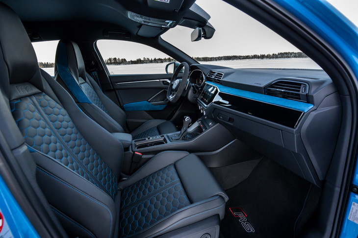 レザーとアルカンターラのスポーツシートが標準装備される「RS Q3」シリーズ。オプションで、ファインナッパレザーのシート（写真）も用意される。