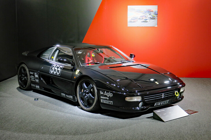 1995年に登場した「フェラーリF355チャレンジ」。「348チャレンジ」の後継モデルだ。