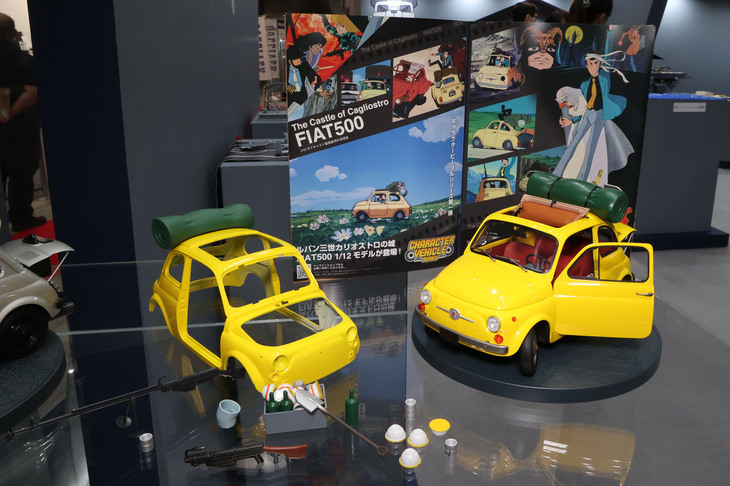 エスワンフォーが新たに展開するキャラクタービークルシリーズの第1弾となる1/12「フィアット500ルパン三世 カリオストロの城」。ダイキャスト製のフル開閉モデルで、各種アクセサリー付き。税込み価格4万4000円で来春発売予定。