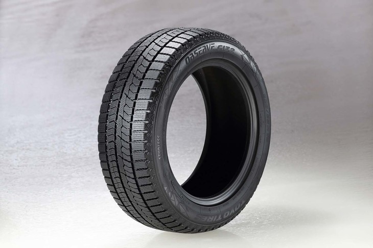 2020年8月1日に発売された「トーヨー・オブザーブGIZ2」。氷上性能を磨き上げるとともに経年劣化の抑制とウエット性能の向上にも注力したというスタッドレスタイヤの新商品だ。