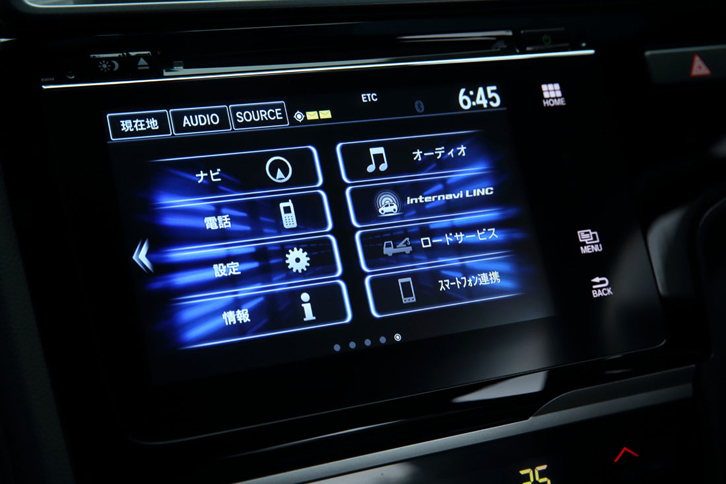 Apple CarPlayにも対応する、タッチパネル式の「Hondaインターナビ」。モニターのサイズは7インチ。