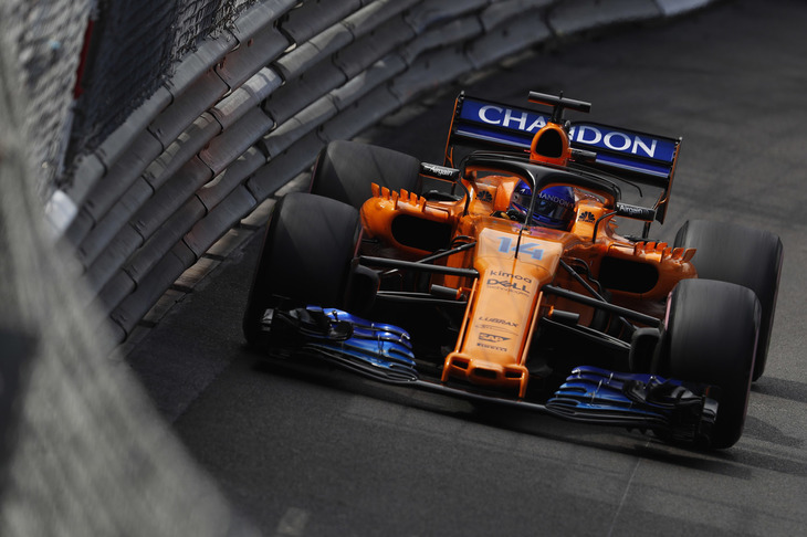 激しい中団グループの争いの中で、予選が弱点とされたマクラーレン。モナコでは名手フェルナンド・アロンソ（写真）の手によりQ3進出を果たし7番グリッドからスタートすることに。序盤からトップ10内を走行し続けたものの、53周でギアボックスにトラブルが発生しリタイア。開幕戦からの連続入賞は5で止まった。（Photo=McLaren）