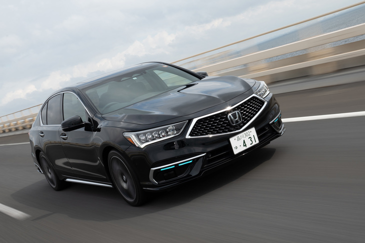 「MAZDA CO-PILOT」と類似したシステムは、すでにトヨタ（レクサス）や日産、ホンダなどが実用化しているが、それらはいずれも高速道路でしか作動しない。（写真：向後一宏）