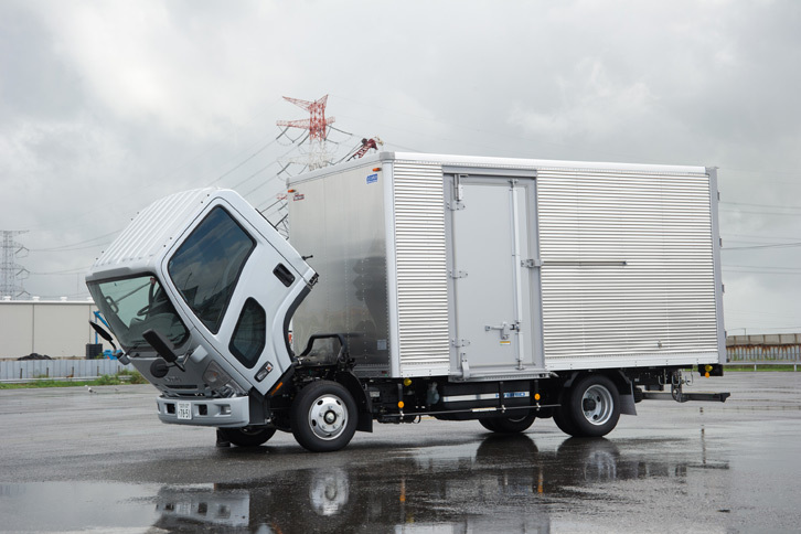 いすゞ・エルフ ワイドキャブ ロングボディー ドライバン