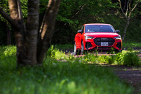 標準仕様の「RS Q3スポーツバック」では最高速が250km/hに制限されるが、試乗車はオプションの「スピードリミッター280km/h」によって最高速度が引き上げられていた。