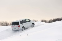 フリクションの低減や燃焼室形状の改良、新型インジェクターの採用などにより、2.2リッターディーゼルエンジンは従来型よりも20Nmアップの380Nmを発生する。