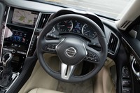 ガソリンモデルにもACCは全車に標準装備されている。起動／設定はステアリングスポーク上のスイッチで行う。