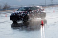 足まわりはしなやかで、軽やかなのに安定しているという好ましい矛盾が起こっていた。