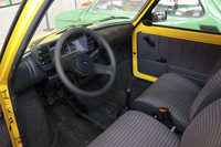 2000年の最終生産車「126pハッピーエンド」の内装。