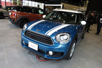 「MINIクーパーD クロスオーバー」のフロントまわり。「クーパーD」と「クーパーSD」ではフロントの意匠が異なる。