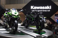 カワサキが3モデルを同時に世界初披露　「W800」「Z H2」「ニンジャZX-25R」を発表【東京モーターショー2019】