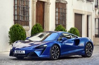 マクラーレンの新型ハイブリッドスーパースポーツ「アルトゥーラ」は、2021年2月にデビュー。同年4月には日本国内でも公開された。