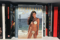 われわれをトリコにしたビーナス、武田久美子さんの写真集『My Dear STEPHANIE （マイディアステファニー）』。当連載の新担当・サクライ君のお宝なのだそう。