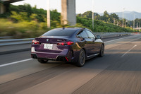 足まわりはフロントがストラットでリアがマルチリンク。日本仕様は全車が「Mスポーツ」または「Mパフォーマンスモデル」のため、「アダプティブMサスペンション」が標準装備だ。