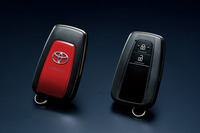 「プリウスAプレミアム“ツーリングセレクション”20thアニバーサリーリミテッド」に備わる専用スマートキー。