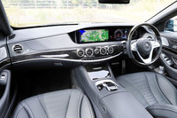 水平基調のデザインが採用されたインストゥルメントパネル。メーターパネルとインフォテインメント用のモニターは、それぞれ12.3インチの大型液晶パネルで構成される。