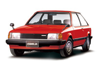 1980年の記念すべき第1回「日本カー・オブ・ザ・イヤー」に選ばれた、5代目「マツダ・ファミリア」。FFのハッチバックという先進的なモデルで、合理的なパッケージに明るい内装、シャープで若々しいスタイルで大人気となった。特に訴求色だった赤の「XG」グレードは、今でいうところのファッションアイテムにもなったという。