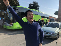 朝10時前、シエナ駅にて。いよいよナポリに向けて6時間のバス旅に出発。