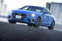 アウディA4 45 TFSIクワトロSライン