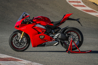 「パニガーレV4 S」は1人乗りに見えるが、乗車定員は2人。ボディーカラーは写真の「ドゥカティ・レッド」のみとなる。