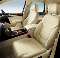 新型「トゥアレグ」上陸 ハイブリッドモデルもの画像