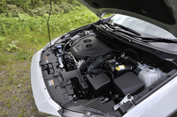 「CX-3」に搭載される1.5リッター直4直噴ディーゼルターボエンジン。ディーゼルノック音を抑制する「ナチュラルサウンドスムーザー」がオプションで用意される。
    