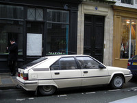 パリ・マレ地区で見つけた「シトロエンBX」。