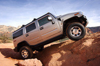 あの信長が選んだクルマは「ハマー」。